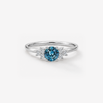 Cinderella Mermaid Verlobungsring in weissgold mit rundem Teal-Saphir und sechs hellen Seitensteinen