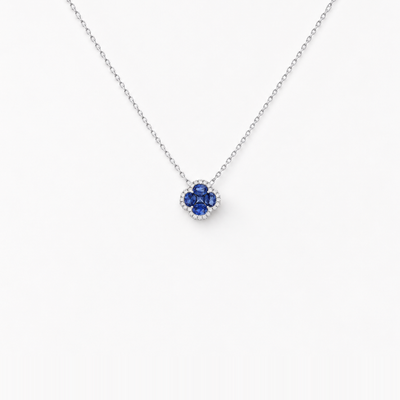 GISELLE Legacy of Elegance Halskette Petite - blaue Saphire in 18k Weissgold, Halskette mit Kleeblatt-Motiv