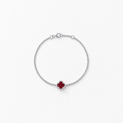 GISELLE Legacy of Elegance Armkette Petite - rote Rubinen in 18k Weissgold, Armkette mit Kleeblatt-Motiv