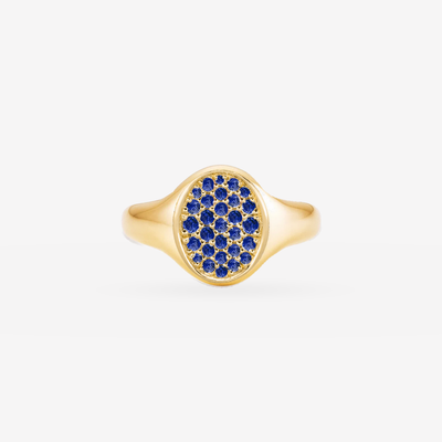 Petite Posh Signet Pinky Ring - Blue Saphir Crown in 18k Gelbgold – Produktansicht