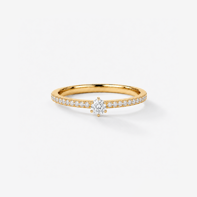 GISELLE PETITE PROMISE Round Pavé Verlobungsring in 18k Gelbgold mit natürlichem rundem 0.20ct Diamanten und feinem Pavé, Frontansicht